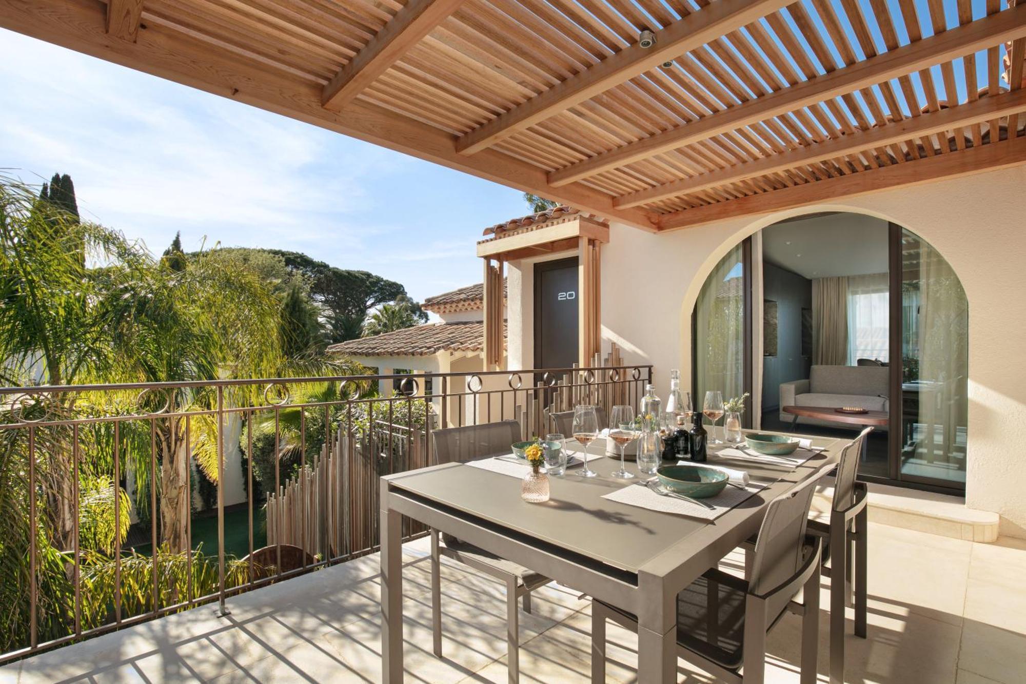 Cosy, & Saint-Tropez