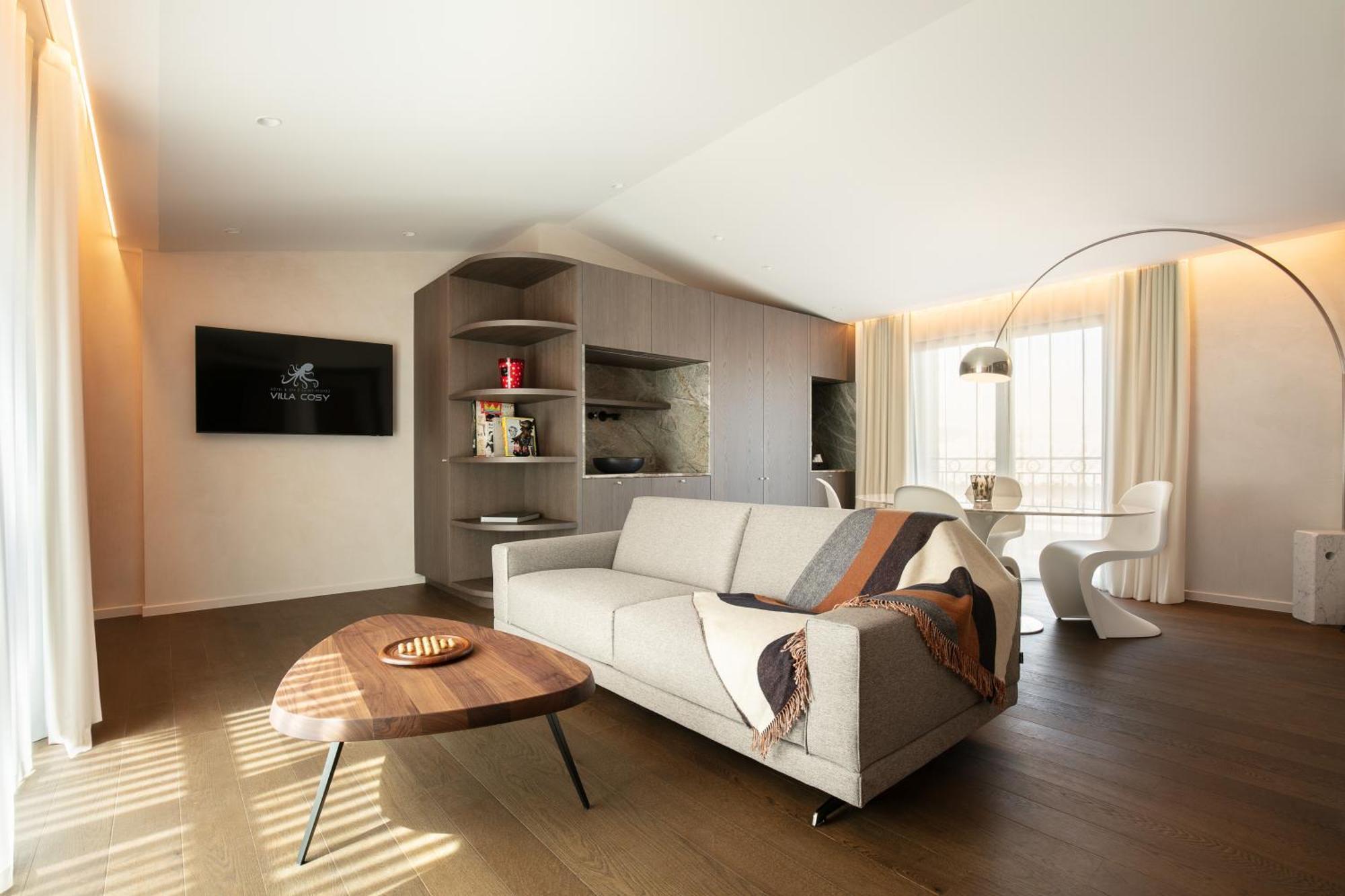 Hotel Cosy, & 5*