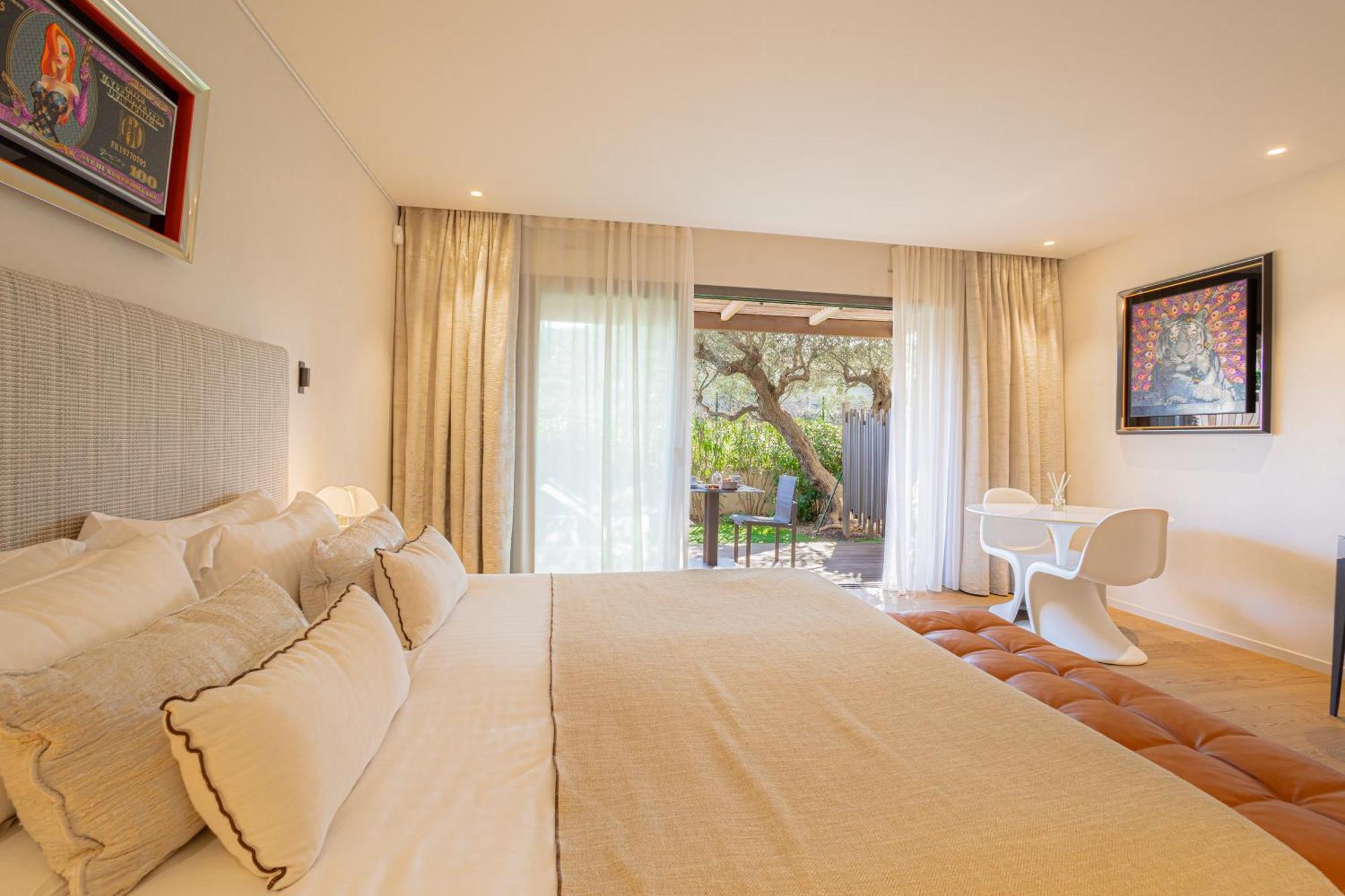 Hotel Cosy, & 5*